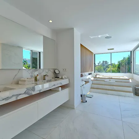 2244 New Modern Luxury In Puerto Banus * 마르베야