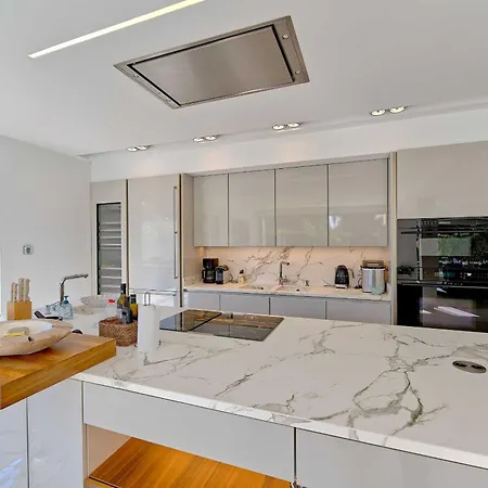 2244 New Modern Luxury In Puerto Banus * 마르베야