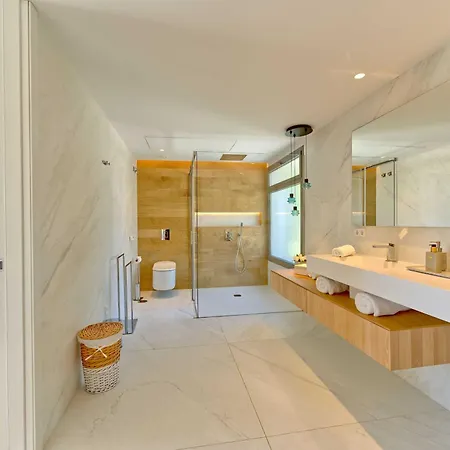 2244 New Modern Luxury In Puerto Banus * 마르베야